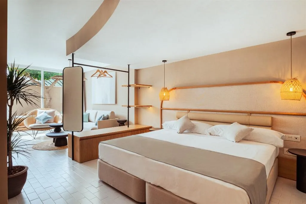 SUITE POOL VIEW Room, AMA Ibiza Beachfront Suites, Ibiza