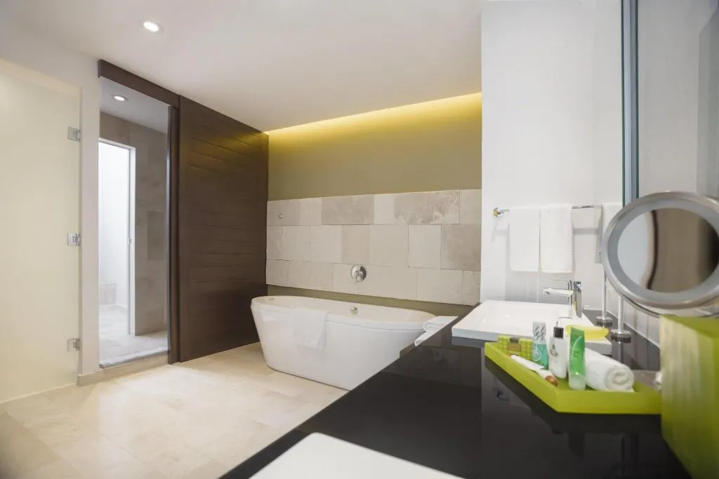 SUITE KING SIZE BED Room, InterContinental Presidente Cancun Resort, Cancun Area