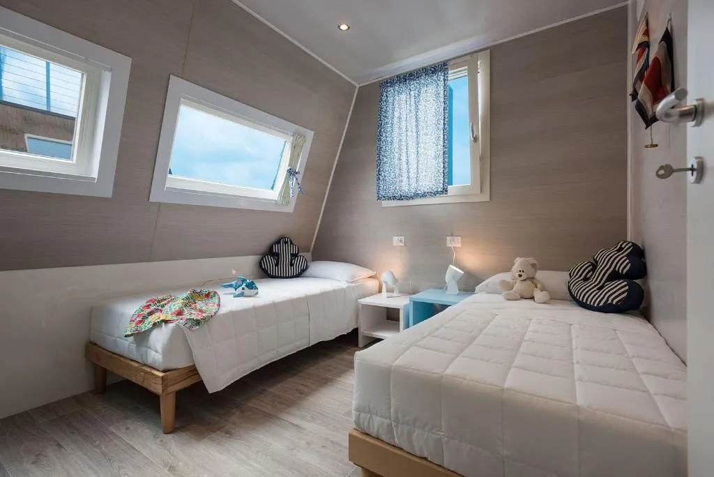 BUNGALOW TWO BEDROOMS Room, House Boat Resort Marina Resort Azzurra, Venice