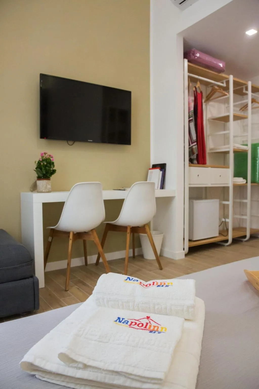 Room, Napolinn B&B, Naples