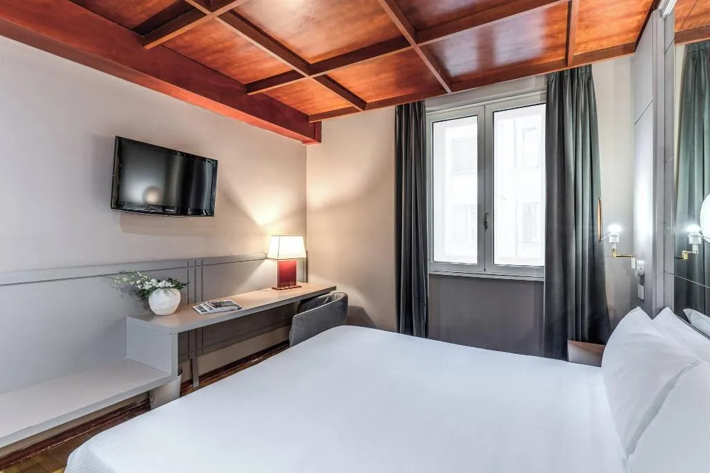 DOUBLE SUPERIOR QUEEN BED Room, Madison, Rome