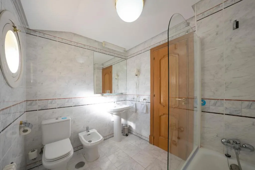 JUNIOR SUITE STANDARD Room, Miranda and Suizo, Madrid