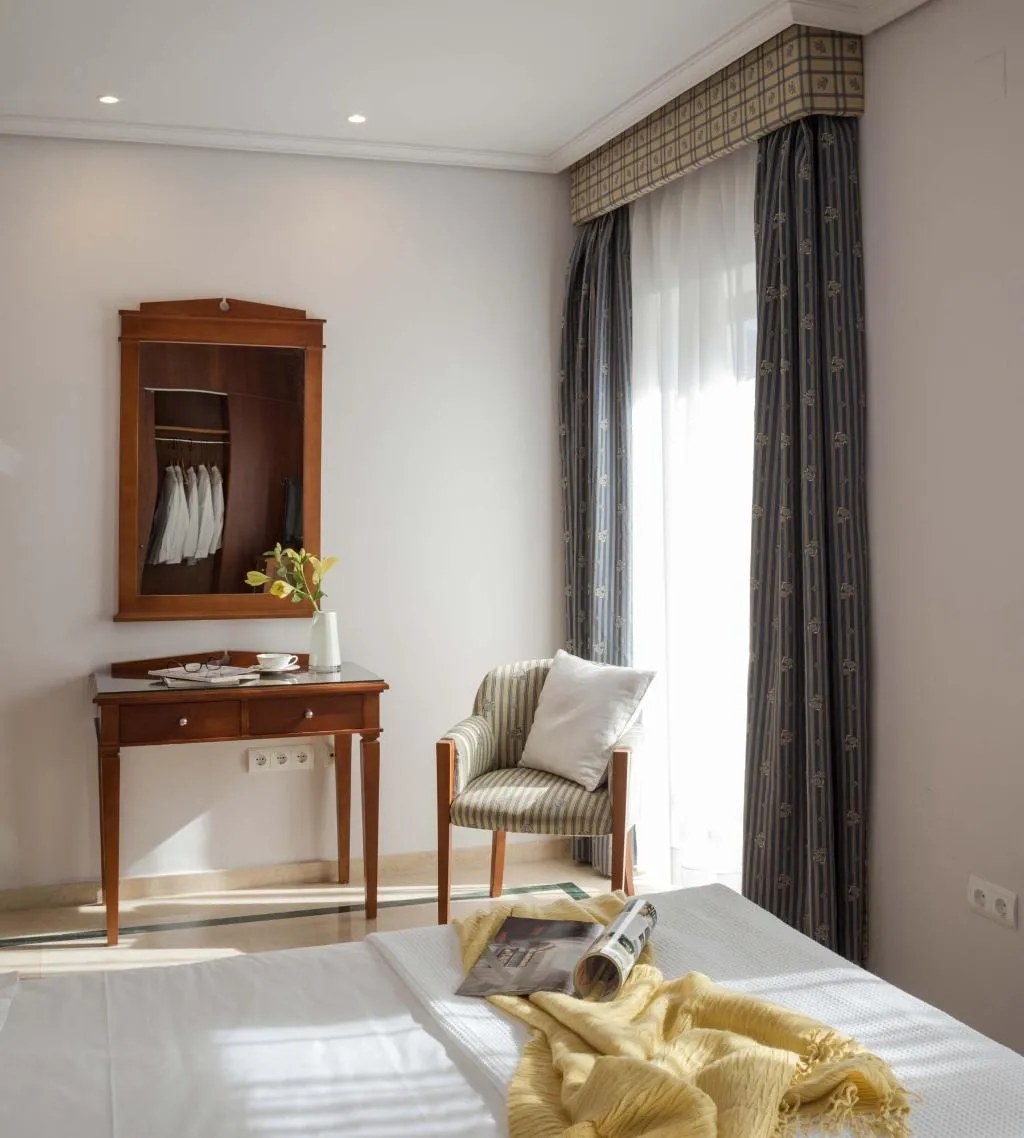 DOUBLE STANDARD Room, Rey Alfonso X, Seville