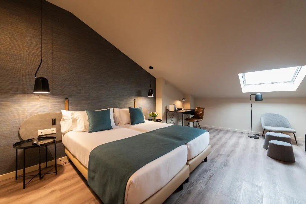 DOUBLE STANDARD Room, Atenea Rekord Suites, Barcelona