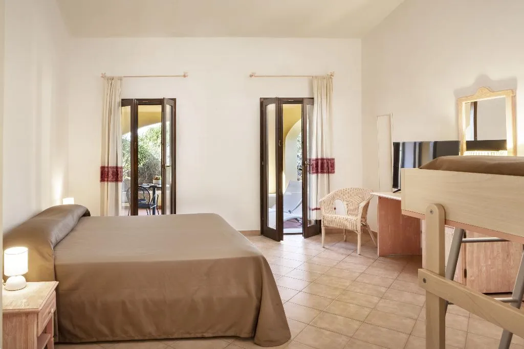 QUADRUPLE GARDEN VIEW Room, Hotel Sole Mare, Olbia