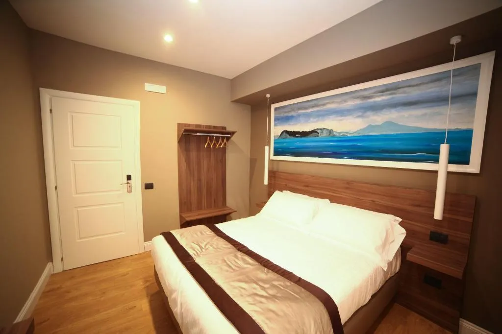 Room, 7Th Floor Suite, Naples