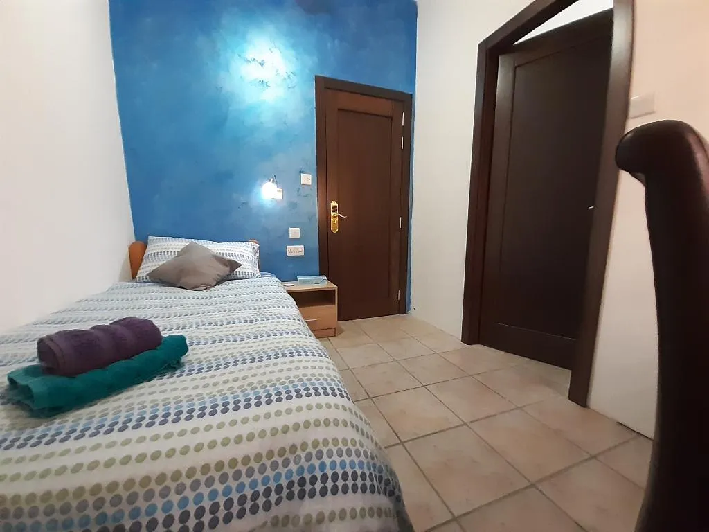 SINGLE ONE BEDROOM ONE BATHROOM Room, Tarona Guesthouse, Malta