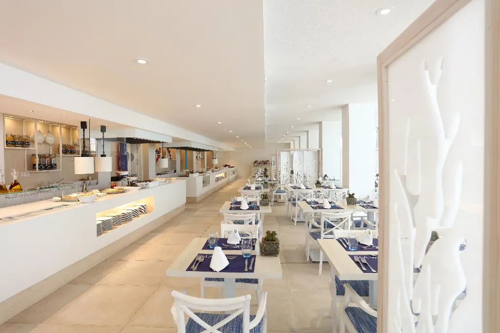 Restaurant, Iberostar Waves Bahía de Palma, Majorca
