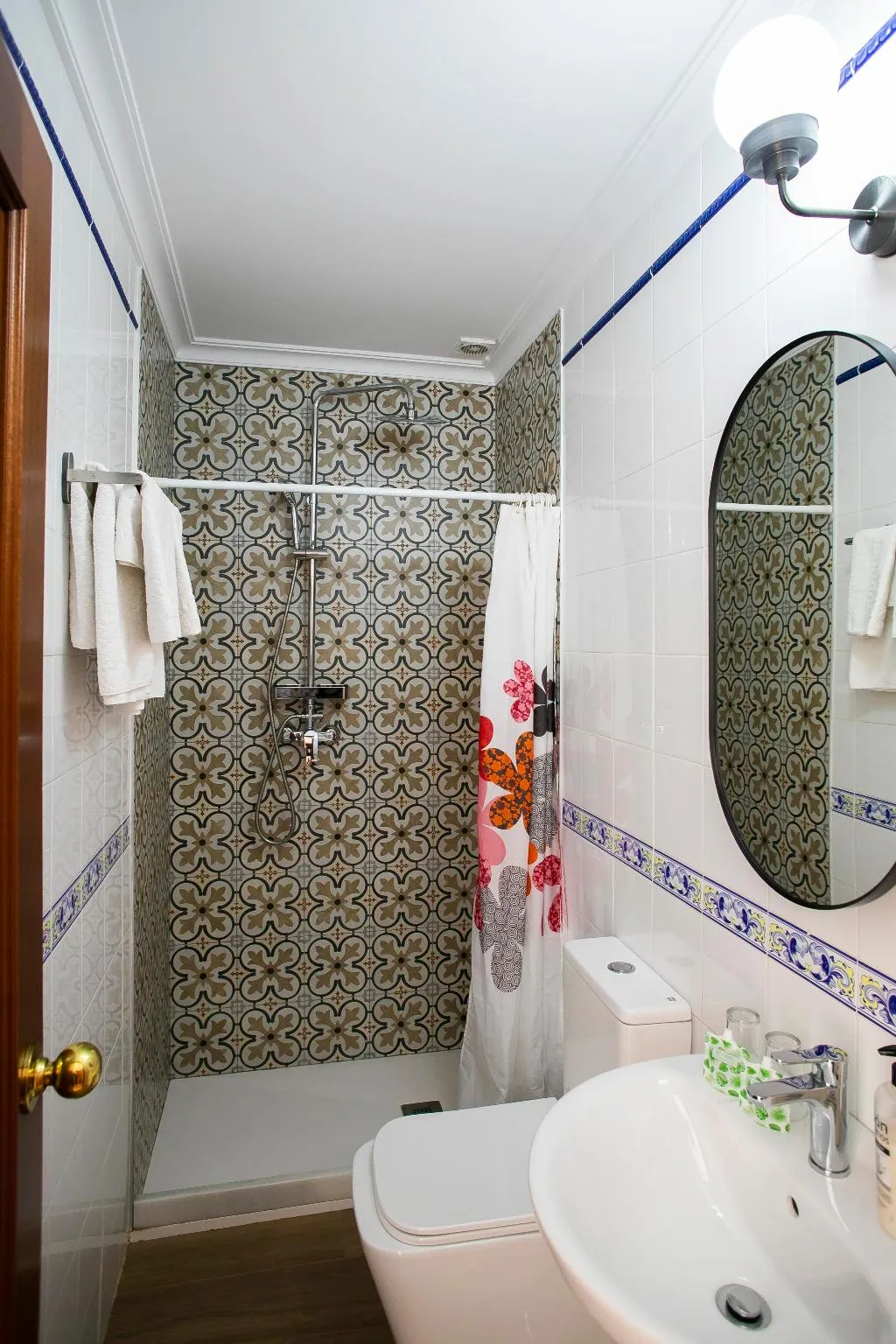 DOUBLE WITH DOUBLE BED Room, Pensión dulces sueños, Seville