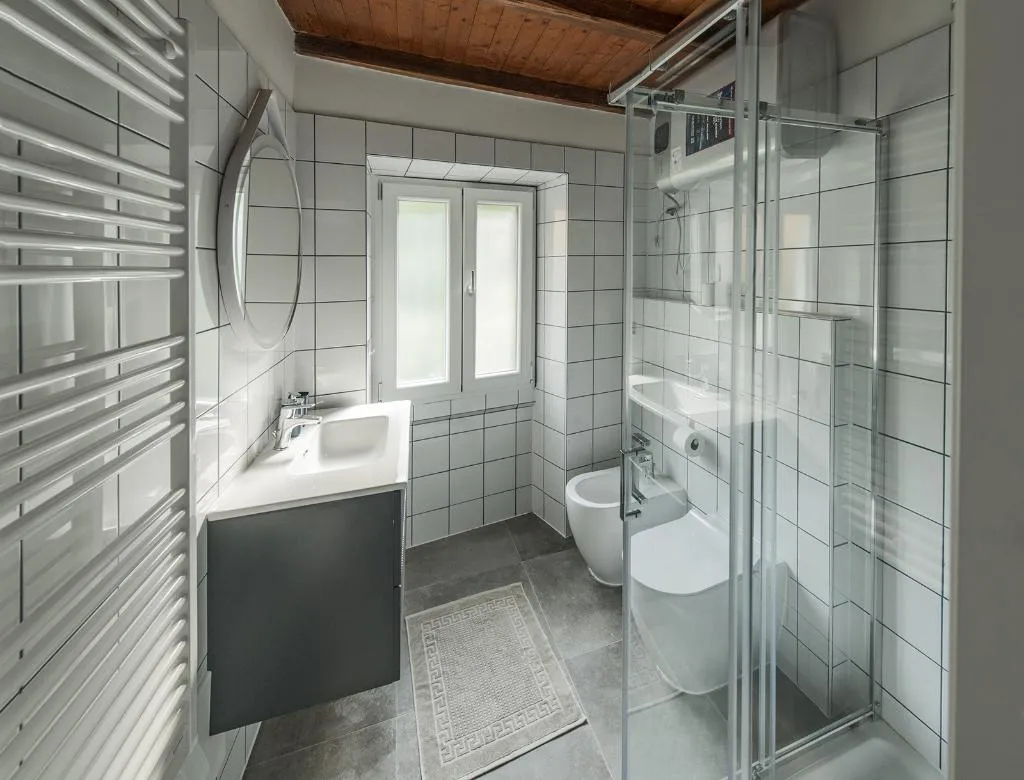 APARTMENT CLASSIC TWO BEDROOMS Room, Stresa Complex Levoasi, Milan