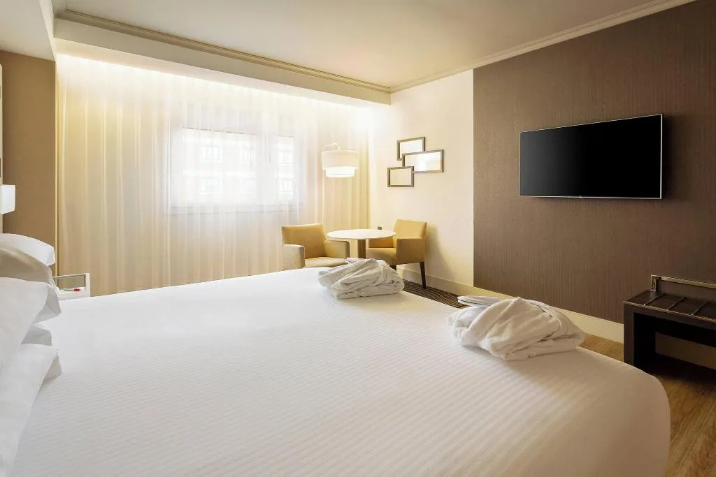 DOUBLE EXECUTIVE KING BED Room, Marriott Hotel Madrid Auditorium, Madrid