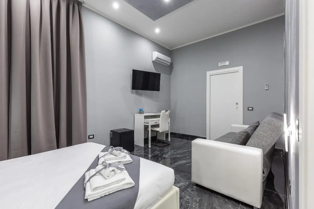 Room, Hotel Palace Napoli, Naples