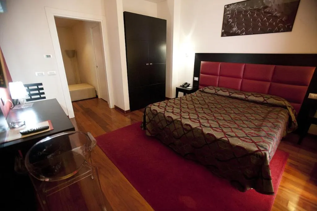 Double or Twin STANDARD Room, La Chicca Palace Hotel, Catania