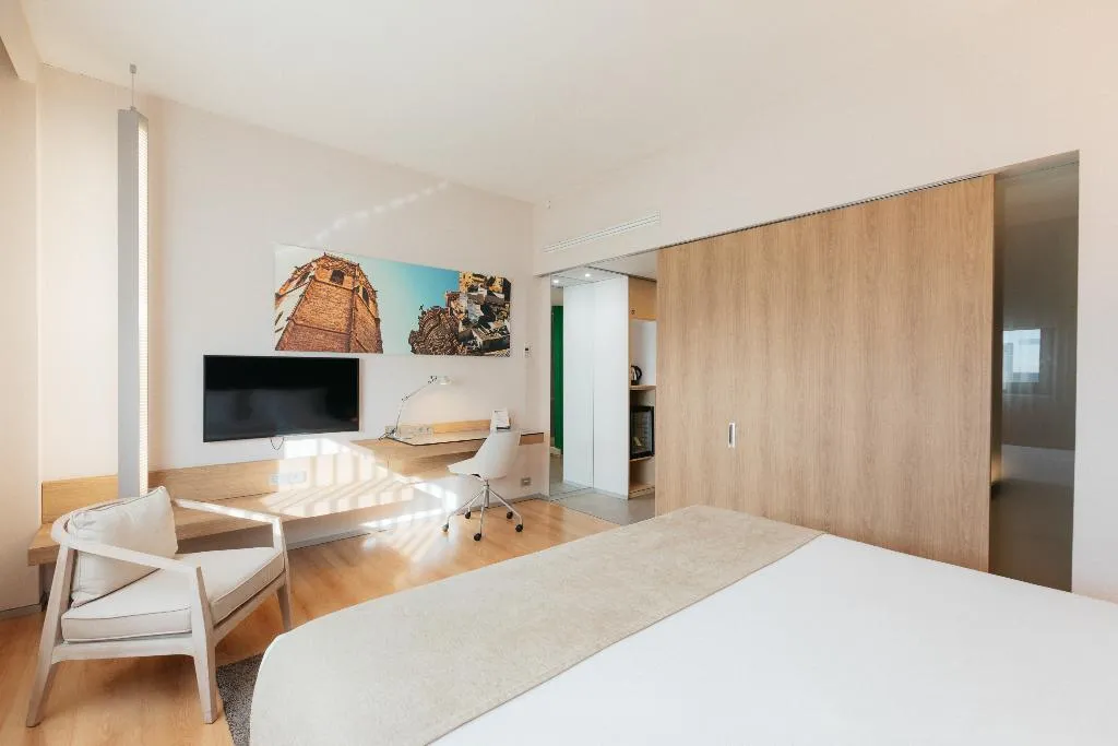 Double or Twin DELUXE Room, Barcelo Valencia, Valencia