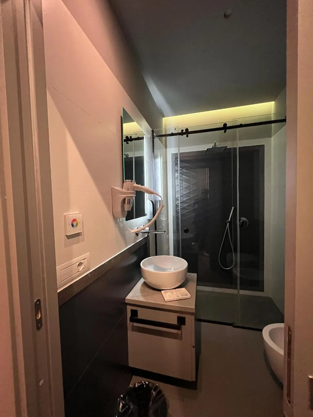 Room, Rettifilo 311, Naples