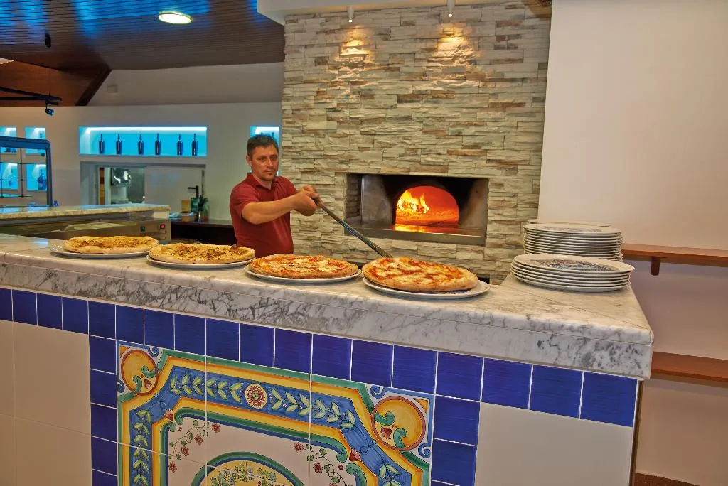 Restaurant, Baia Domizia Camping Village, Naples