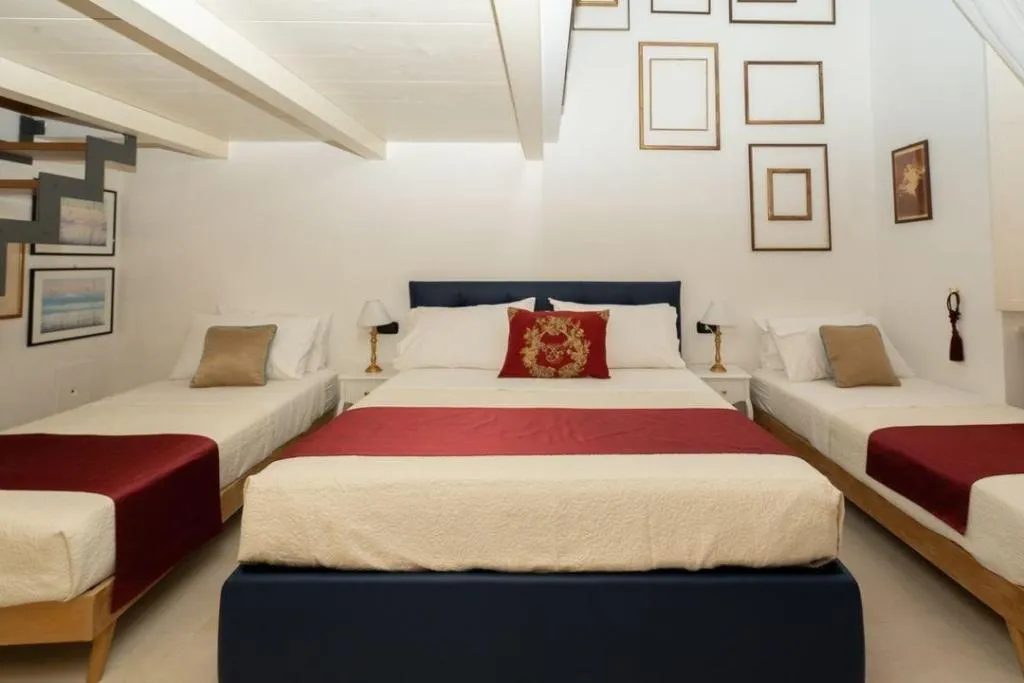 Room, Moon Luxury Rooms & Apartments, Naples