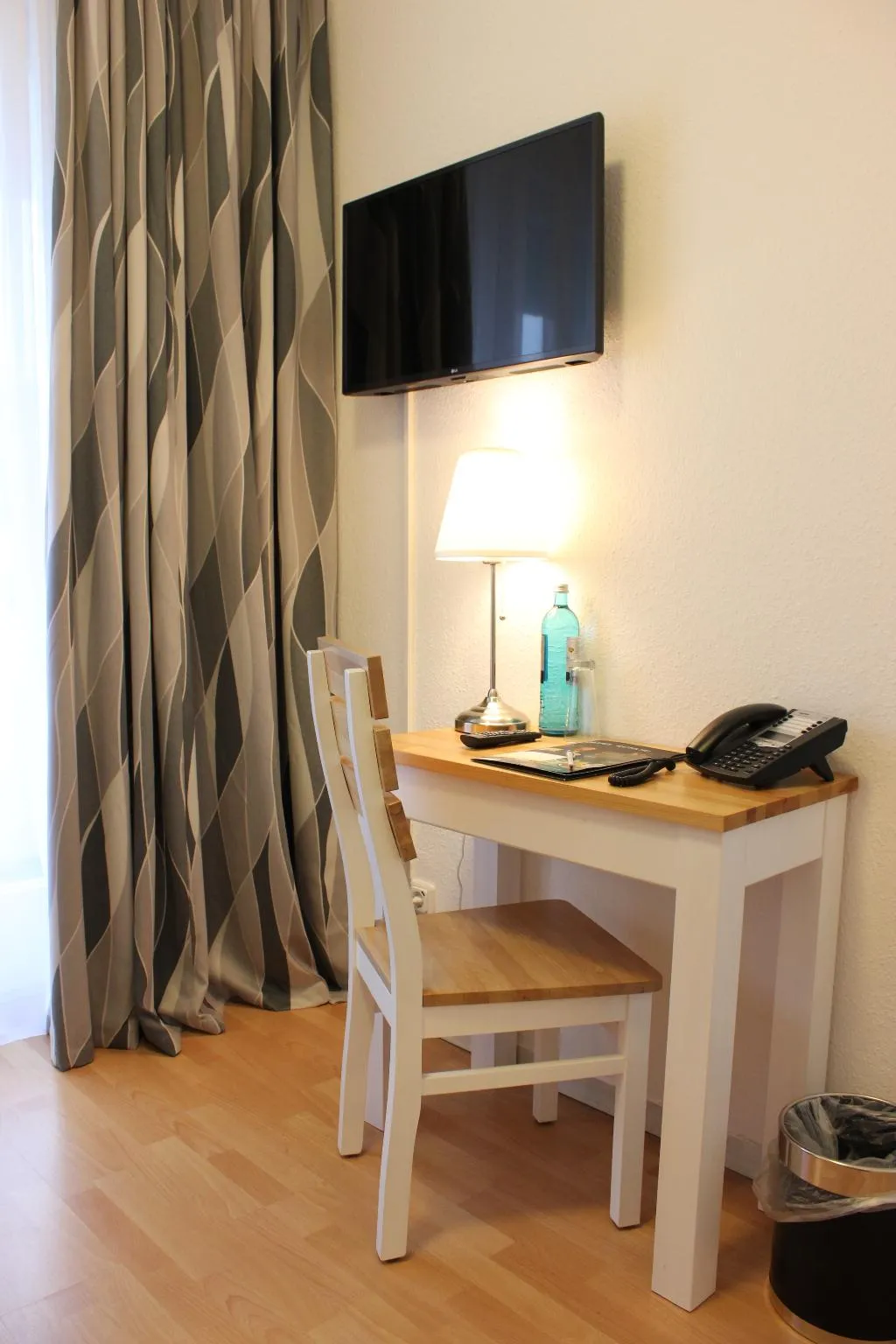 TWIN BUNK BED Room, Hotel Luetzow, Berlin