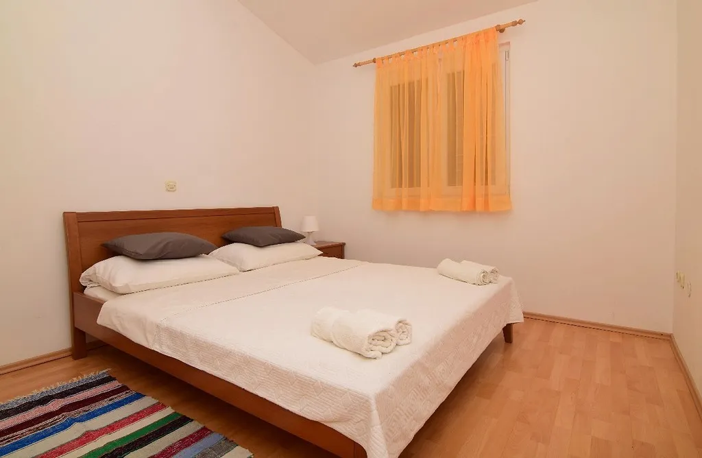 APARTMENT CAPACITY 4 Room, Renata, Split
