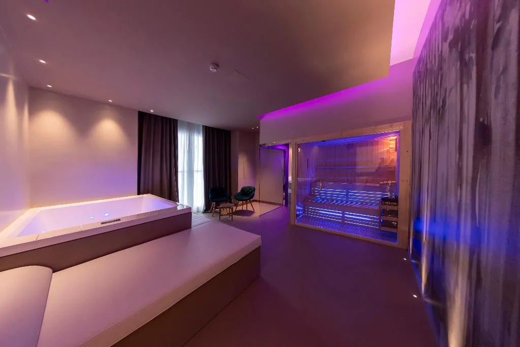 JUNIOR SUITE WITH JACUZZI Room, Smart Hotel - Naples Harbour, Naples