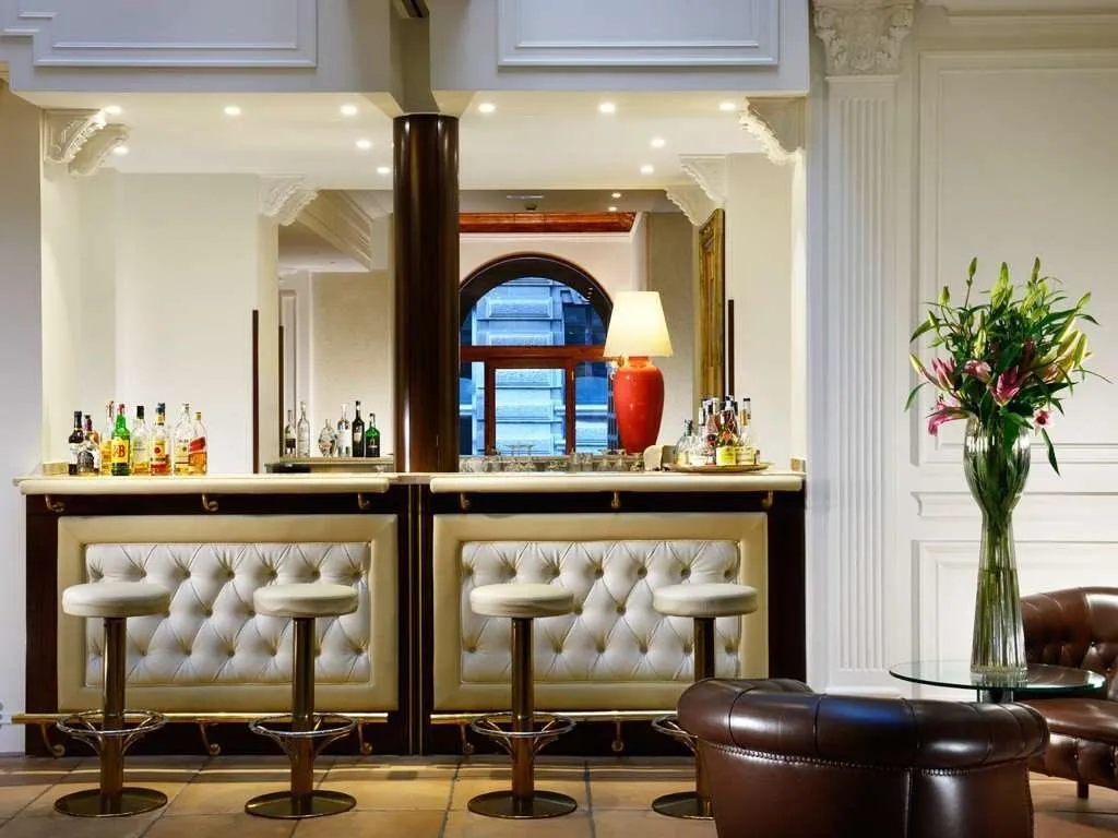 Bar, Pierre Milano Hotel, Milan