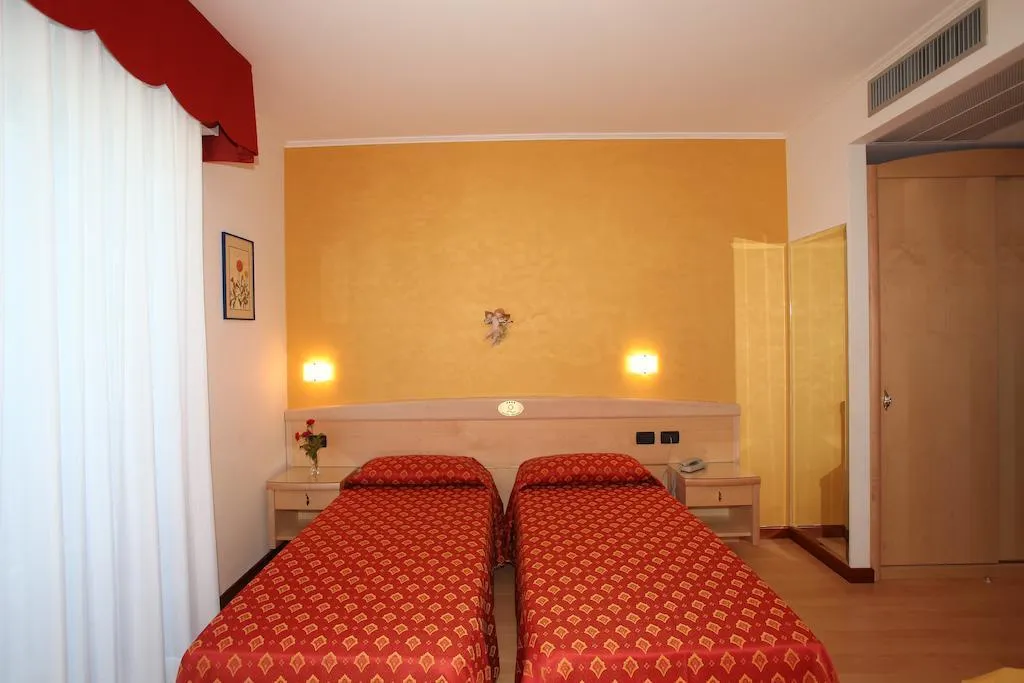 DOUBLE STANDARD Room, Helios, Venice