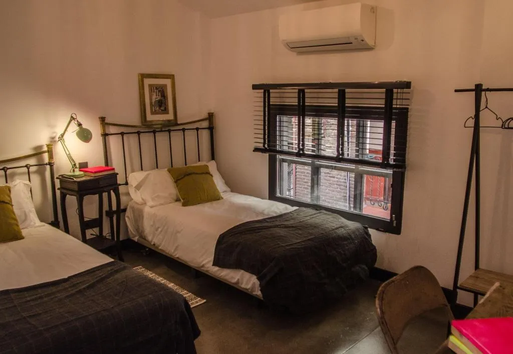 Room, Lanave, Madrid