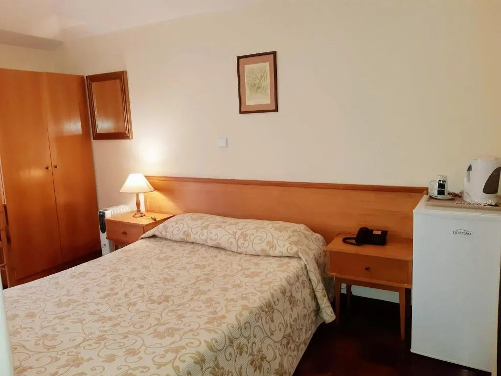 Room, Residencial Do Vale, Madeira