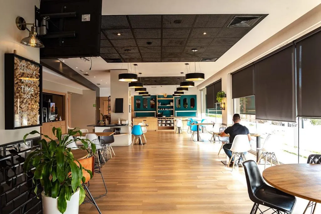 Bar, Travelodge Cornella Fira, Barcelona