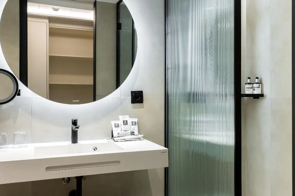 DOUBLE SINGLE USE QUEEN SIZE BED Room, Royal Ramblas, Barcelona