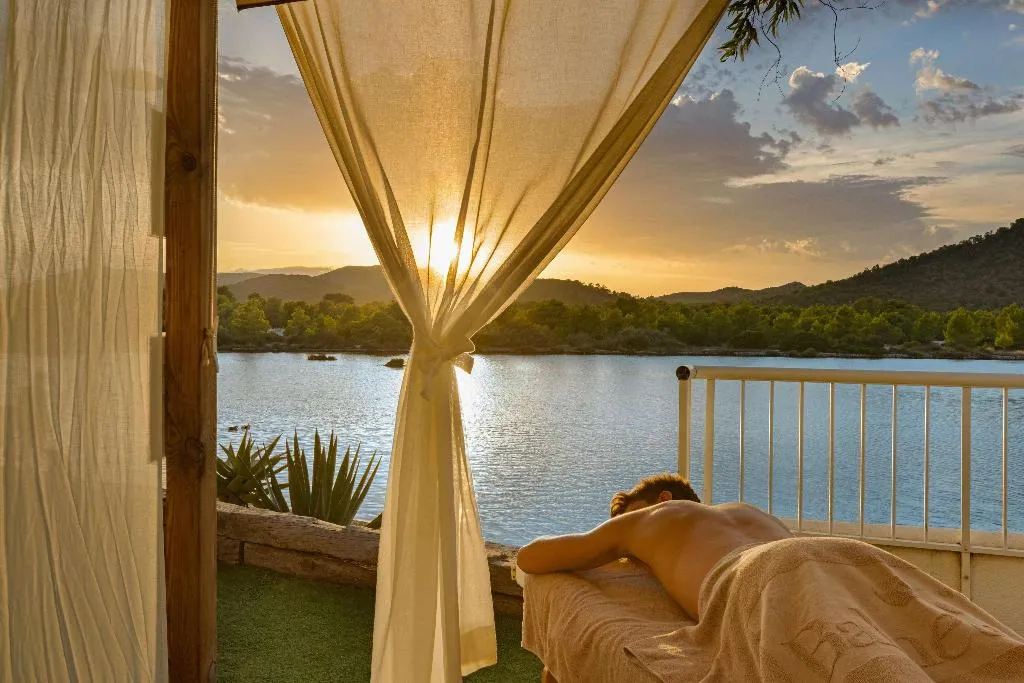 Sports and Entertainment, Viva Eden Lago, Majorca