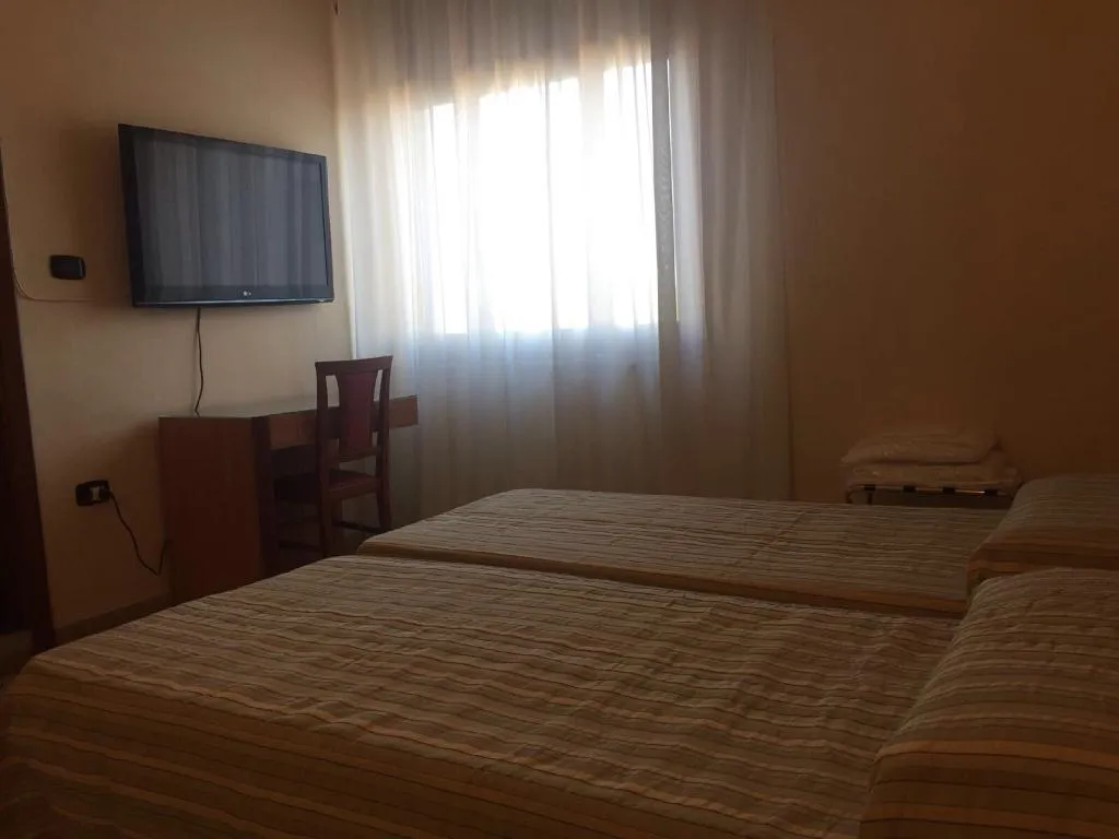 DOUBLE STANDARD Room, La Casa del Pellegrino, Naples