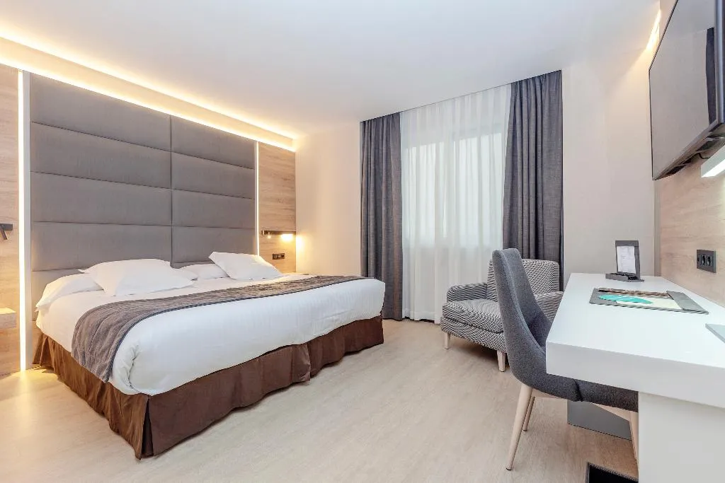 JUNIOR SUITE STANDARD Room, Liabeny, Madrid