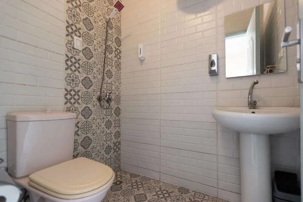 Double or Twin DELUXE WITH BALCONY Room, Villa Khufu Pyramids Hotel, Cairo