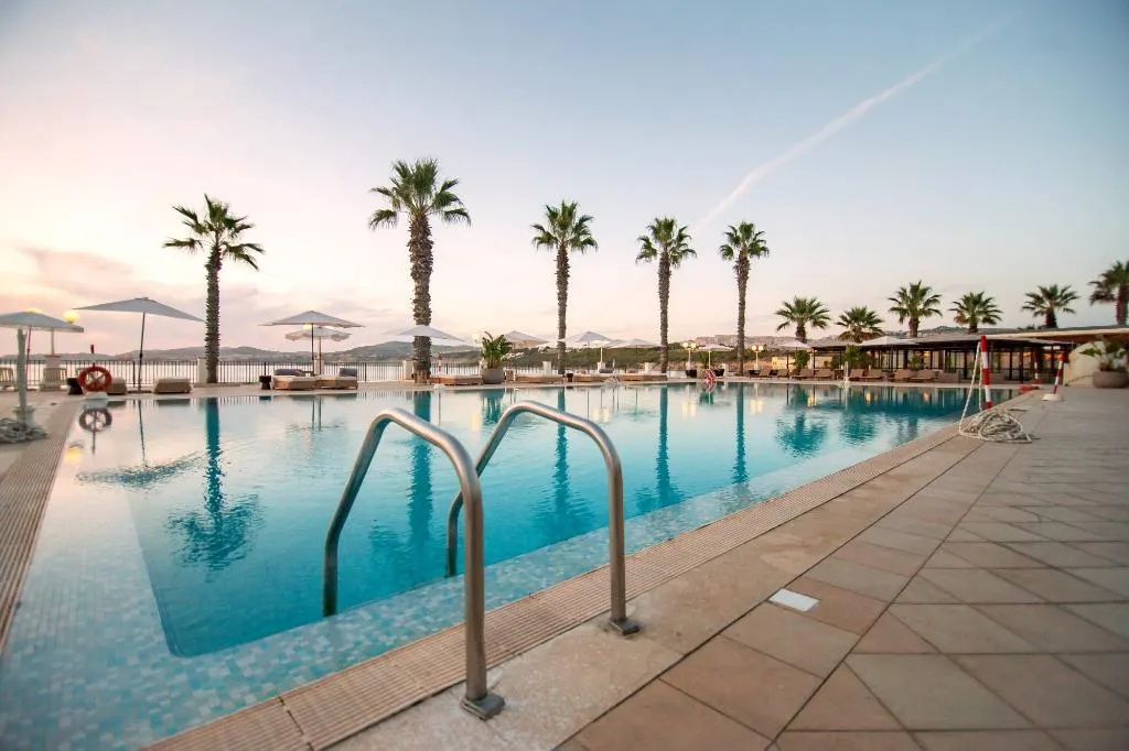Pool, Dioscuri Bay Palace, Catania
