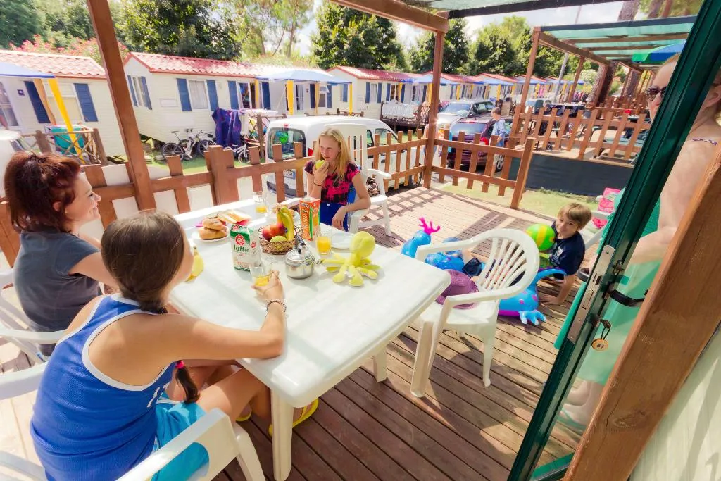 BUNGALOW CAPACITY 5 Room, hu I Pini Village, Rome