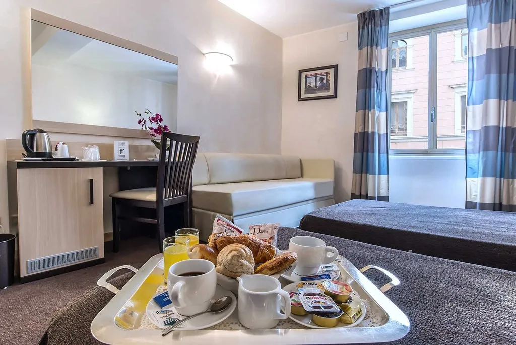 TRIPLE STANDARD Room, Tritone, Rome