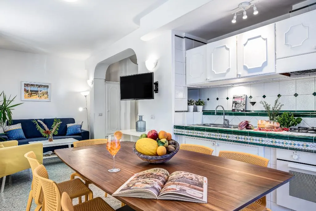 APARTMENT THREE BEDROOMS TWO BATHROOMS Room, Gocce Di Capri  Residence, Naples