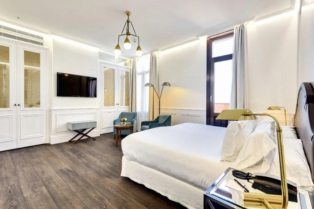 SUITE WITH JACUZZI Room, H10 Villa de la Reina, Madrid
