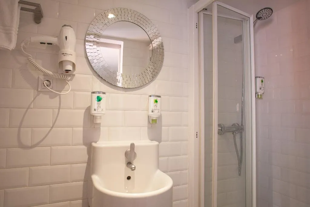 STUDIO STANDARD Room, Gran Central Suites, Madrid