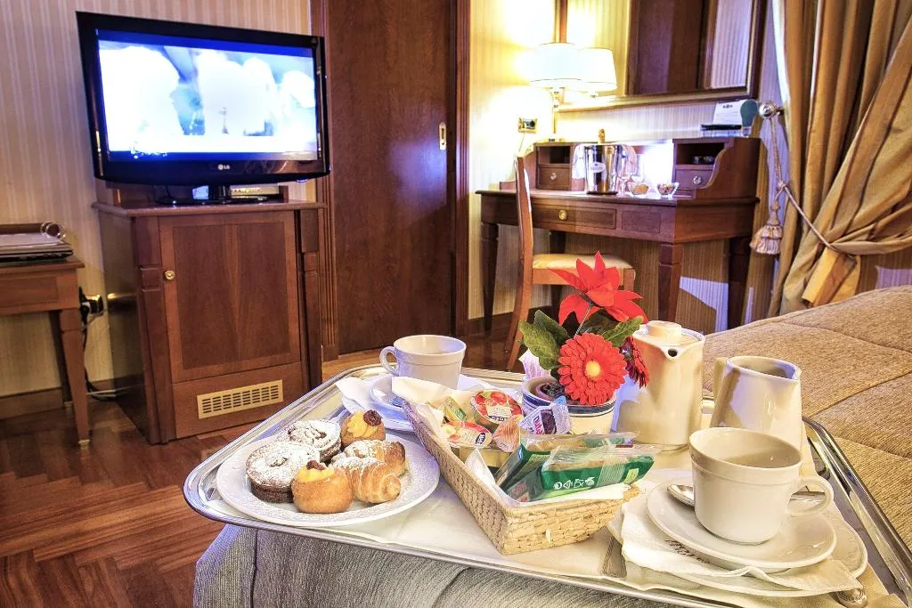 DOUBLE QUEEN SIZE BED Room, Best Western Hotel Ferrari, Naples