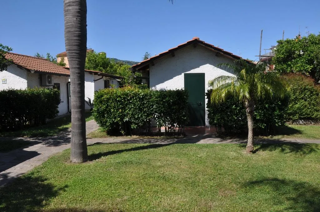 BUNGALOW CAPACITY 1 Room, Esperidi Resort, Naples