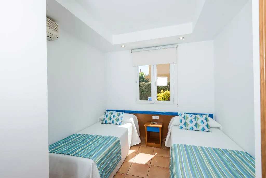 VILLA THREE BEDROOMS WITH AIR CONDITIONING Room, Amarillas, Menorca