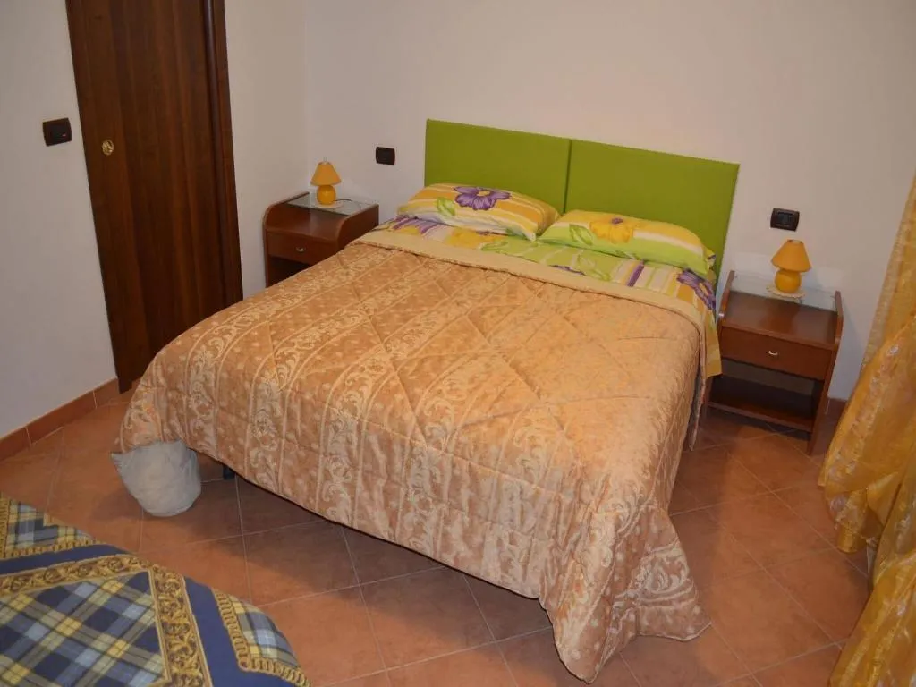 Room, B&B Il Lapillo, Naples