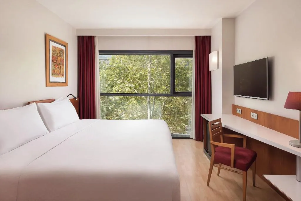 DOUBLE CLASSIC KING BED Room, Four Points by Sheraton Barcelona Diagonal, Barcelona
