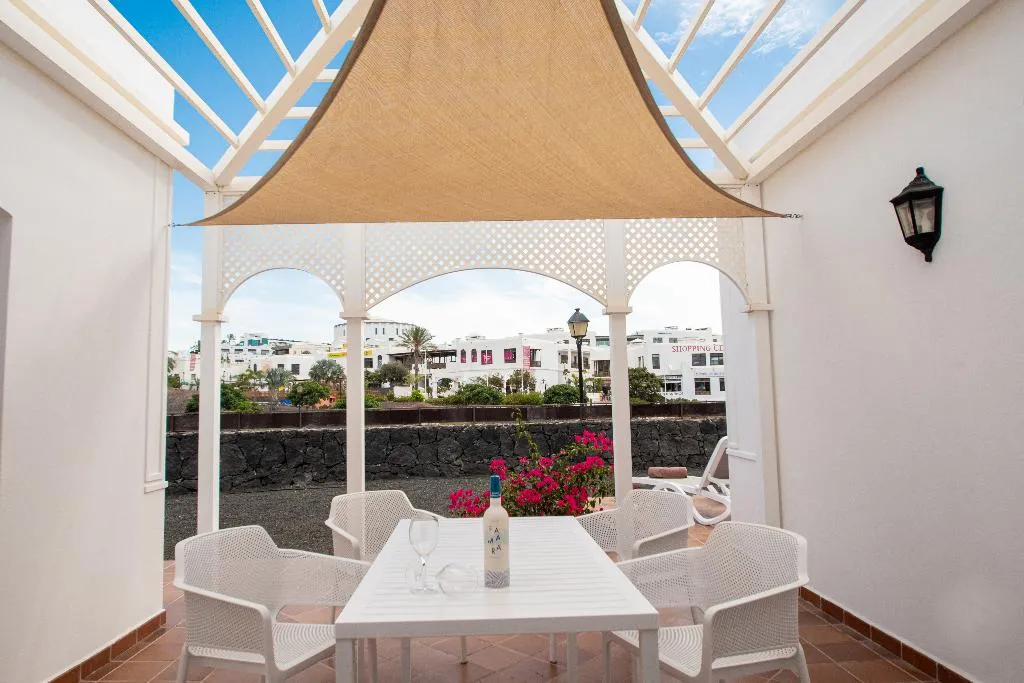 BUNGALOW SUPERIOR Room, Apartamentos LIVVO Coloradamar, Lanzarote