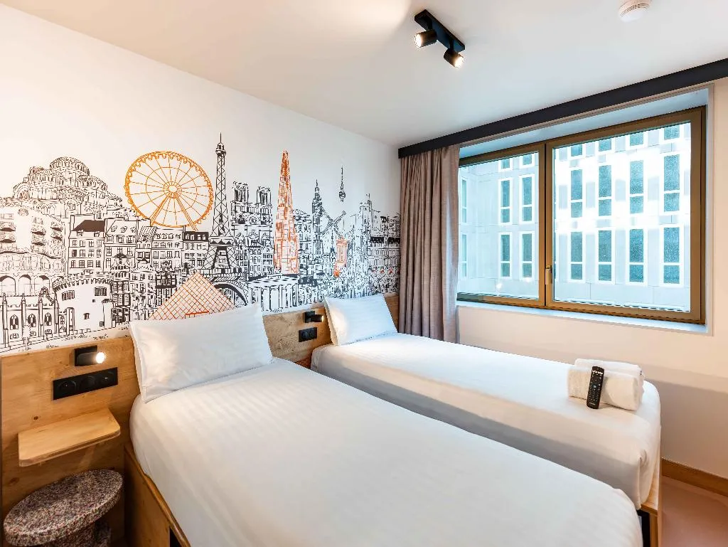 TWIN STANDARD Room, easyHotel Valencia Ciutat Vella, Valencia