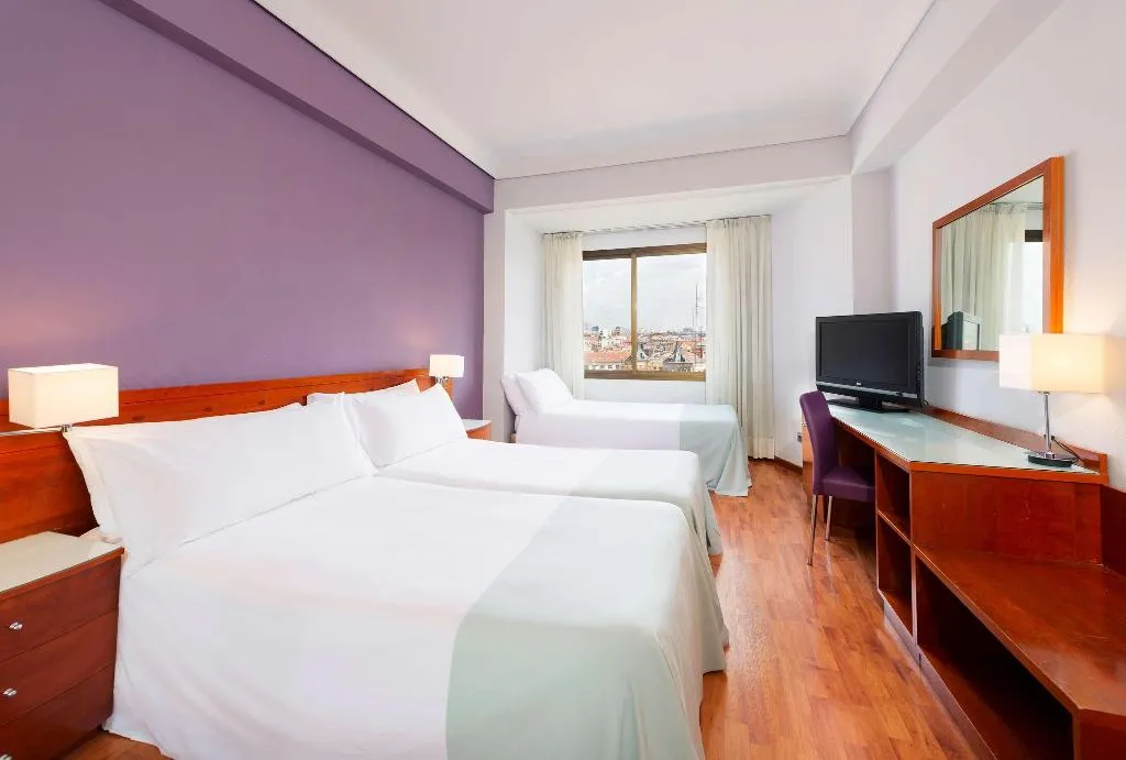 TRIPLE STANDARD Room, Hotel Madrid Centro Affiliated by Meliá, Madrid