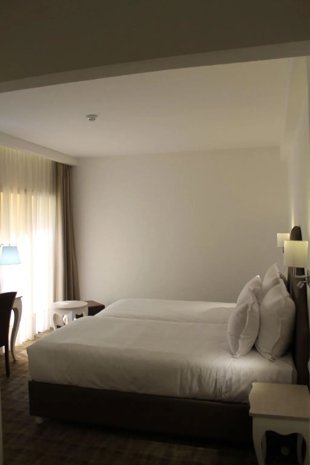 Room, Lac Leman, Tunisia