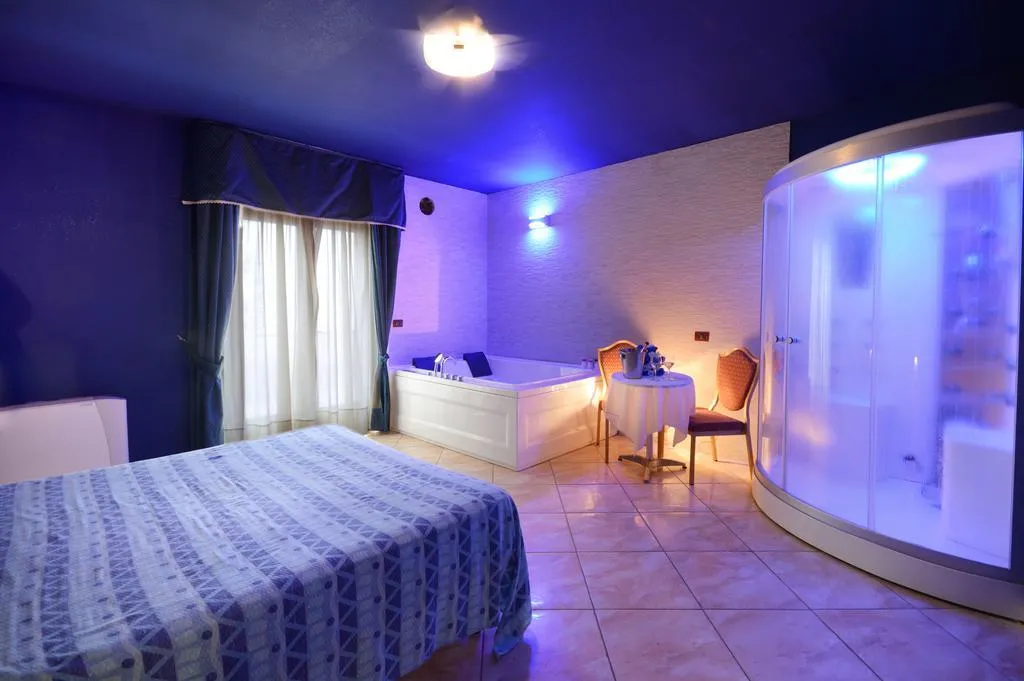Room, Royal Hotel Montevergine, Naples